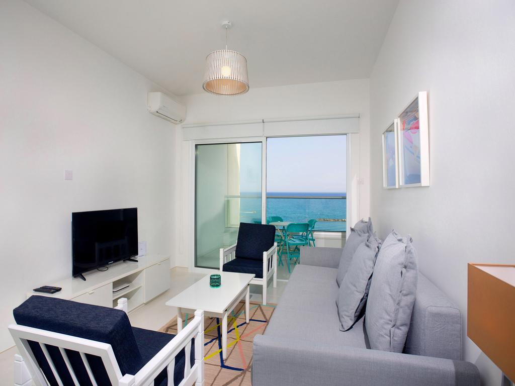 On The Beach Penthouse By Trulycyprus Limasol Dış mekan fotoğraf