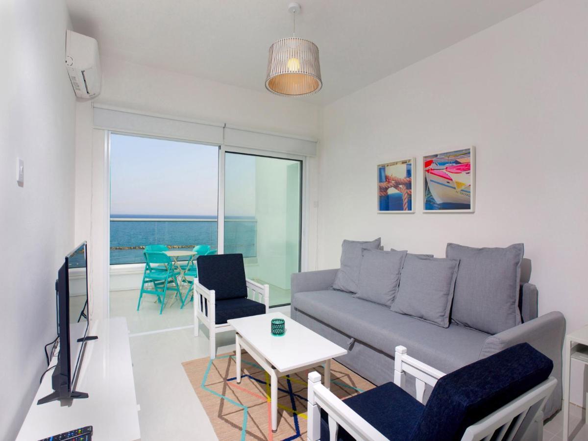 On The Beach Penthouse By Trulycyprus Limasol Dış mekan fotoğraf