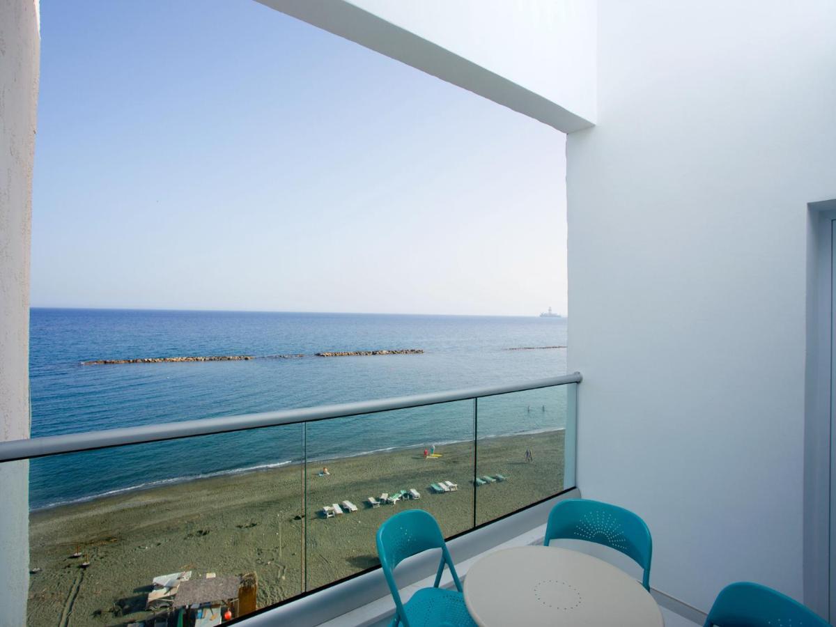 On The Beach Penthouse By Trulycyprus Limasol Dış mekan fotoğraf